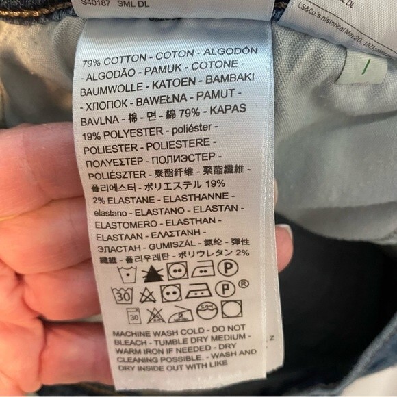 Levi's Straight Leg High Rise Jeans Medium Wash Sexy Fit Denim Size 4 - Picture 5 of 8